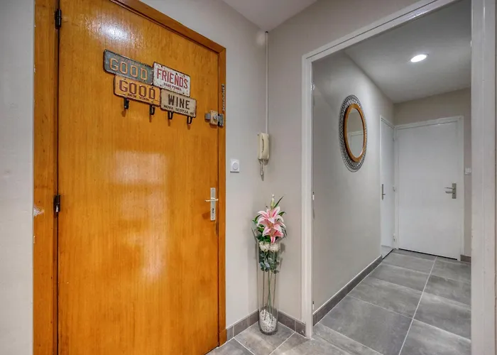 Le Bellevue - Gare De *