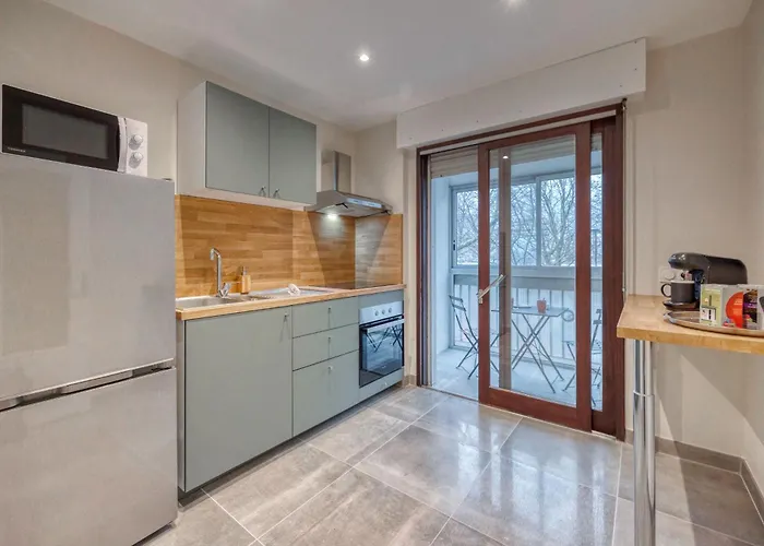 Le Bellevue - Gare De *